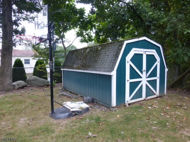 a view of a house with backyard and a tree