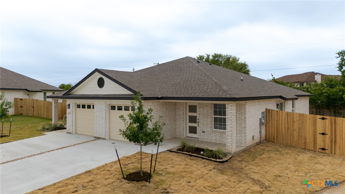 5222 Rose Gdn Loop Killeen, TX 76542 - Photo 1 of 25 a front view of a house with a yard