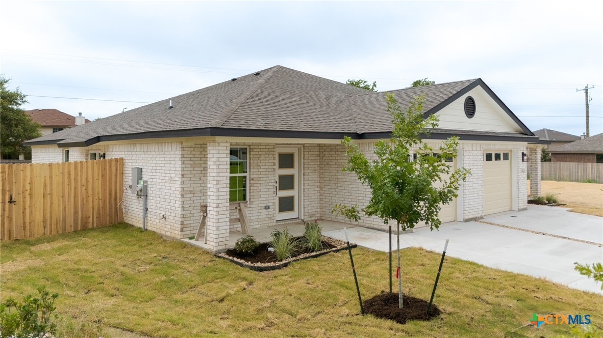 5222 Rose Gdn Loop Killeen, TX 76542 - Photo 23 of 25 a view of a house with backyard