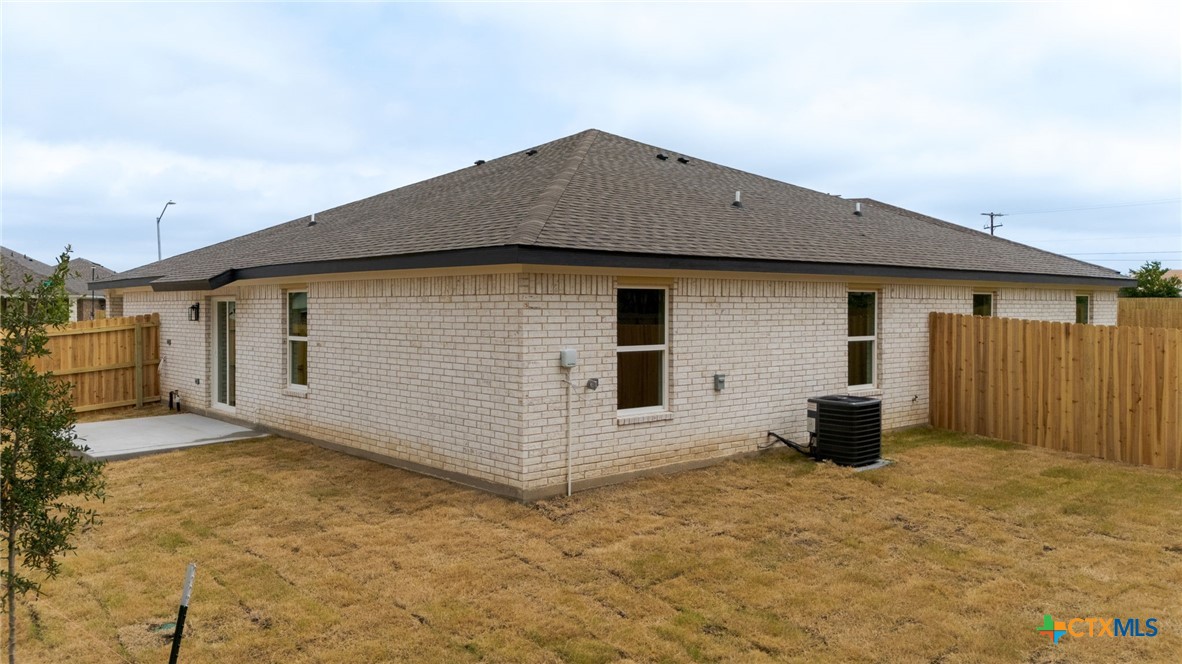 5222 Rose Gdn Loop Killeen, TX 76542 - Photo 24 of 25 a front view of house