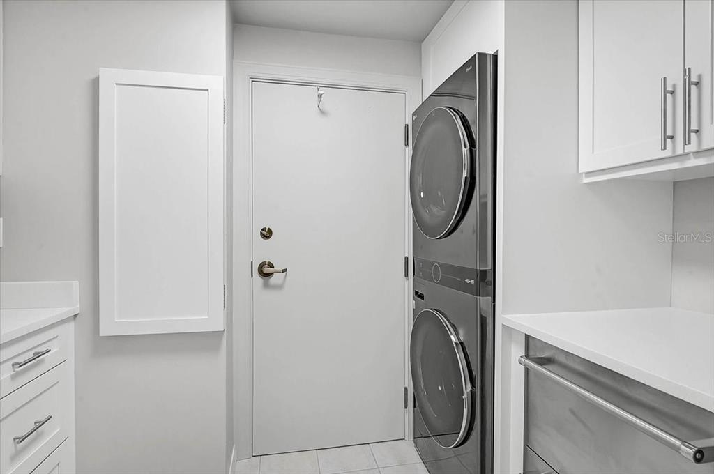 409 North Point Road, Unit 601 Osprey, FL 34229 - Photo 29 of 63 a utility room with dryer and washer