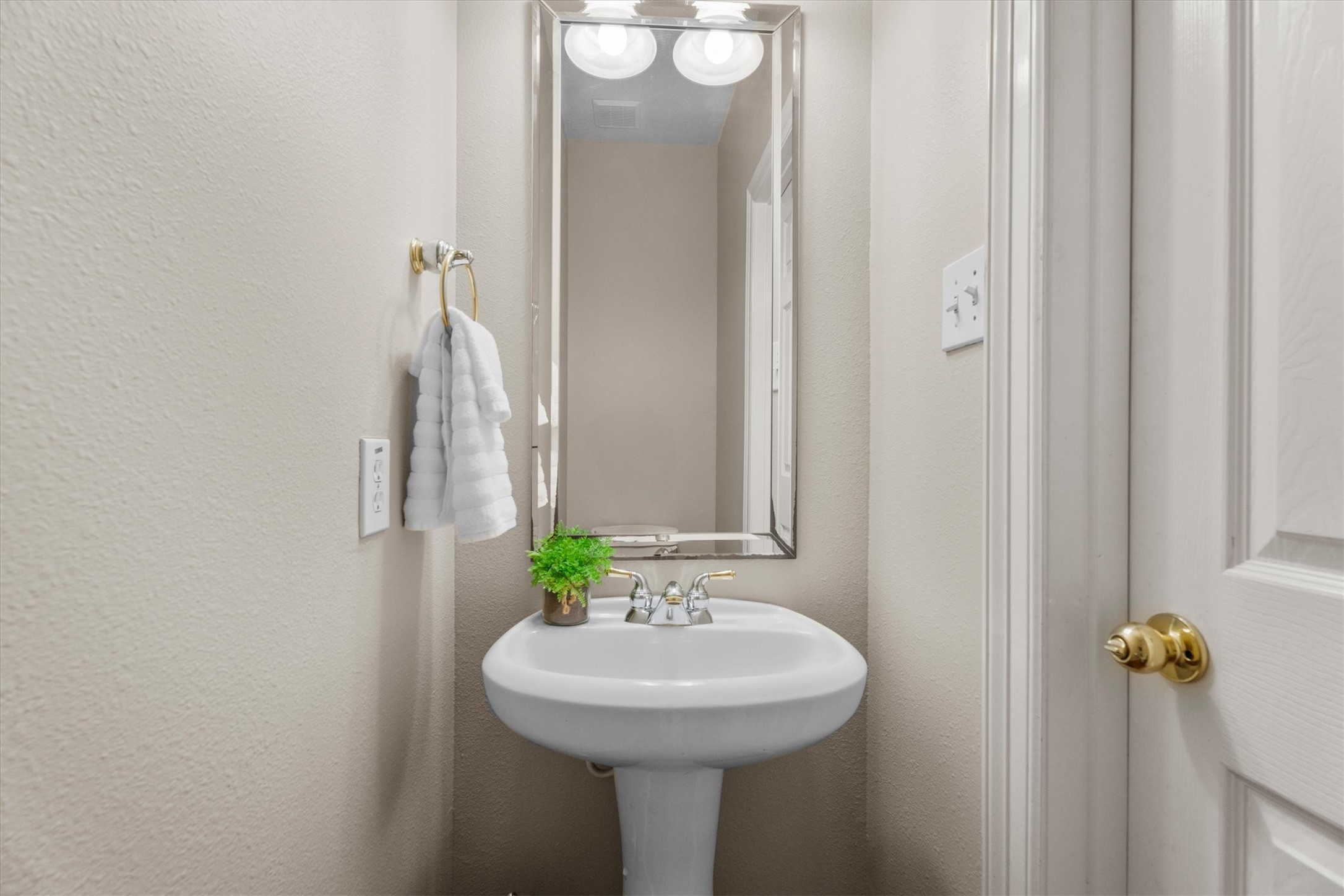6323 Stone Trail Lane Spring, TX 77379 - Photo 16 of 43 a bathroom with a sink and a mirror