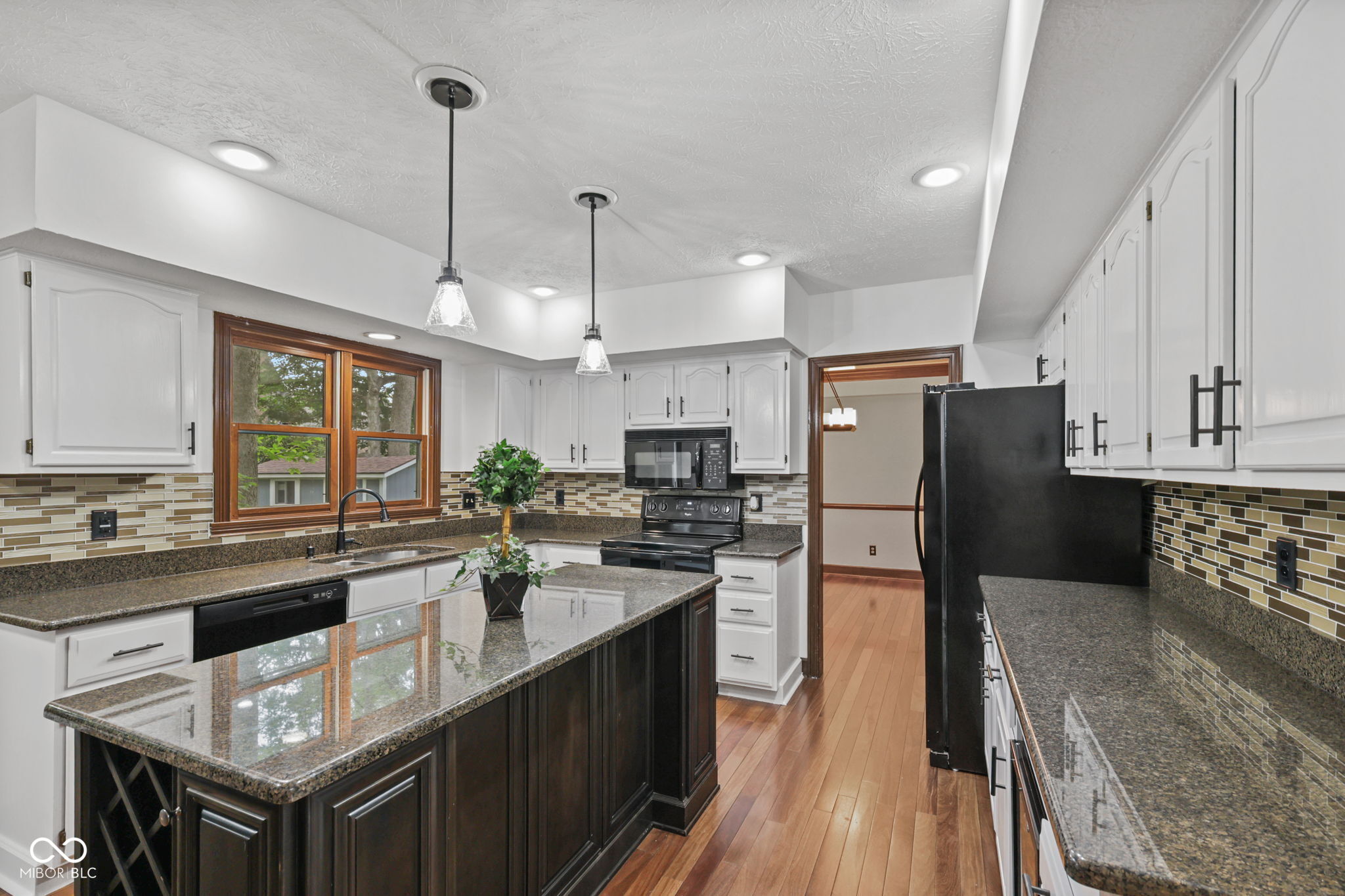 738 Howe Drive Carmel, IN 46032 - Photo 4 of 32