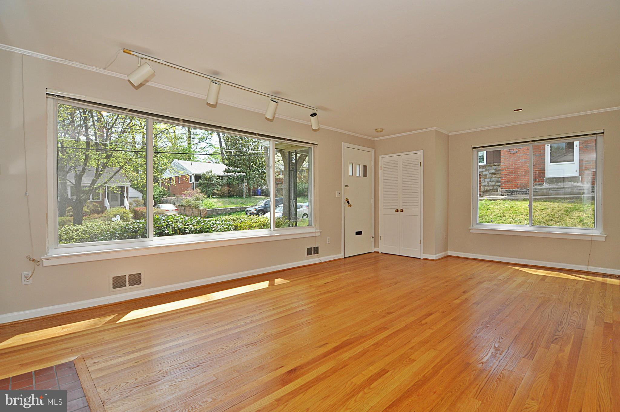 1507 Sanford Road Silver Spring, MD 20902 - Photo 3 of 23 Living Room