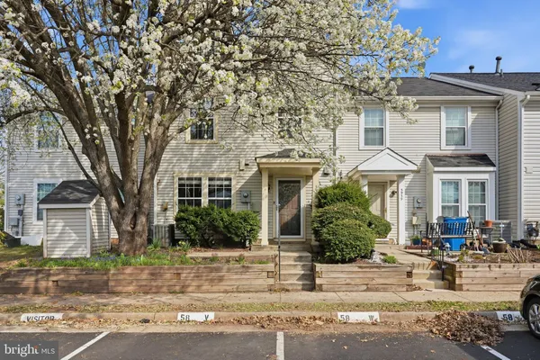 $2,500 | 5957 Havener House Way, Centreville, VA 20120