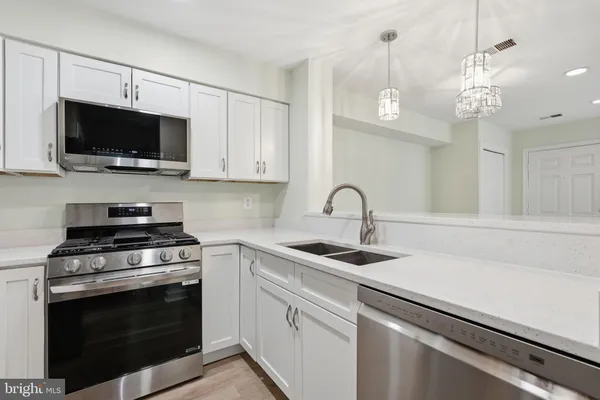 $2,500 | 5957 Havener House Way, Centreville, VA 20120