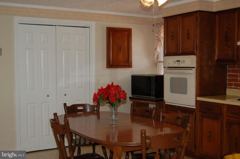 6504 Shamrock Road Manassas, VA 20112 - Photo 8 of 8 Kitchen #3