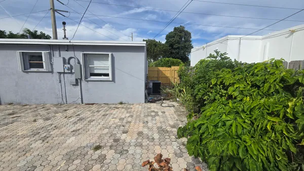 $2,500 | 1512 Northeast 28th Street, Pompano Beach, FL 33064