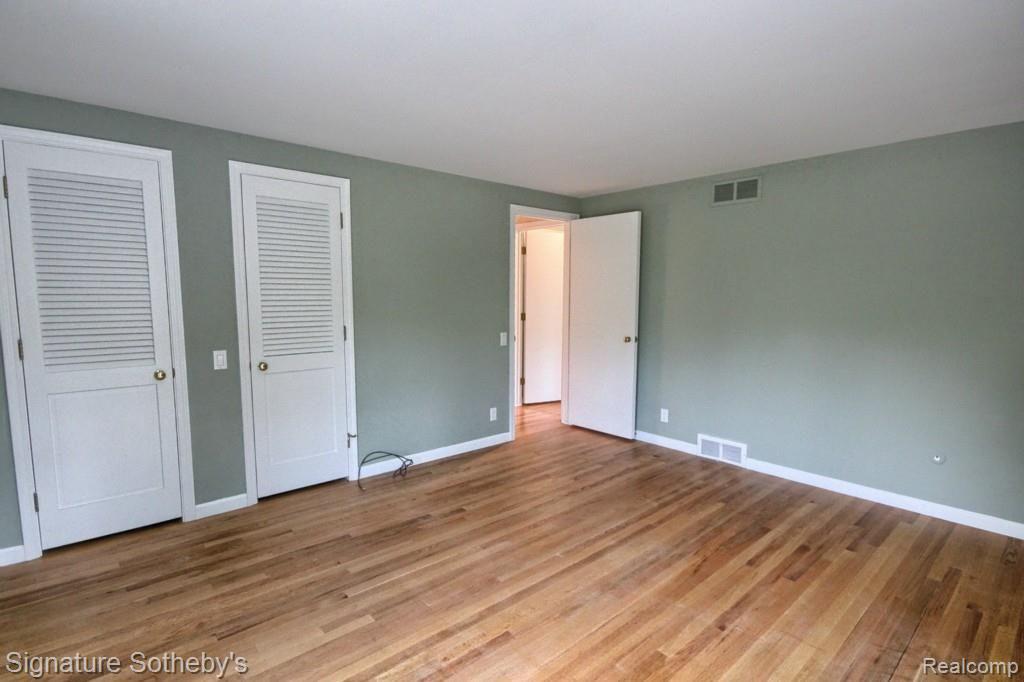 4137 Nearbrook Road Bloomfield Hills, MI 48302 - Photo 19 of 28 3rd_Bedroom_2nd_View.jpg