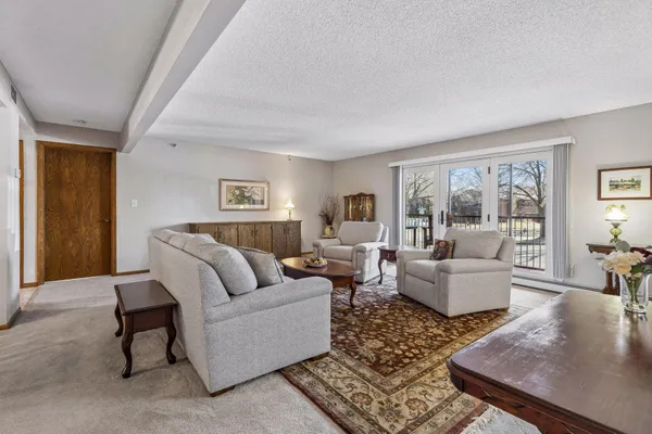 $300,000 | 3150 Glen Oaks Avenue, Unit 111A, White Bear Lake, MN 55110