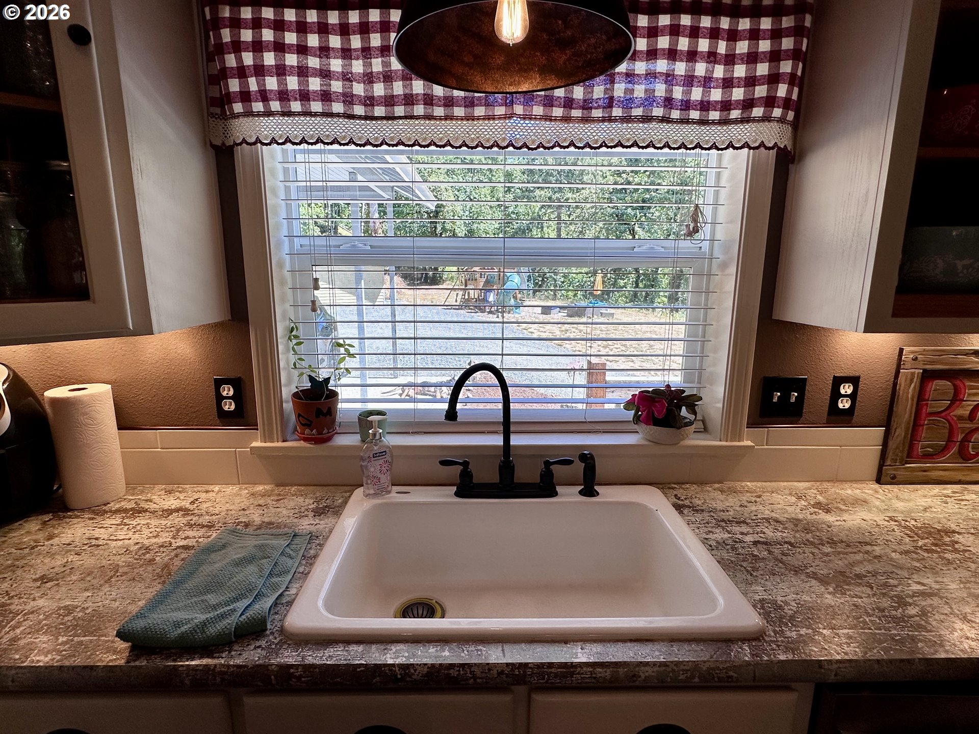 37303 Wallace Creek Road Springfield, OR 97478 - Photo 9 of 45 Kitchen