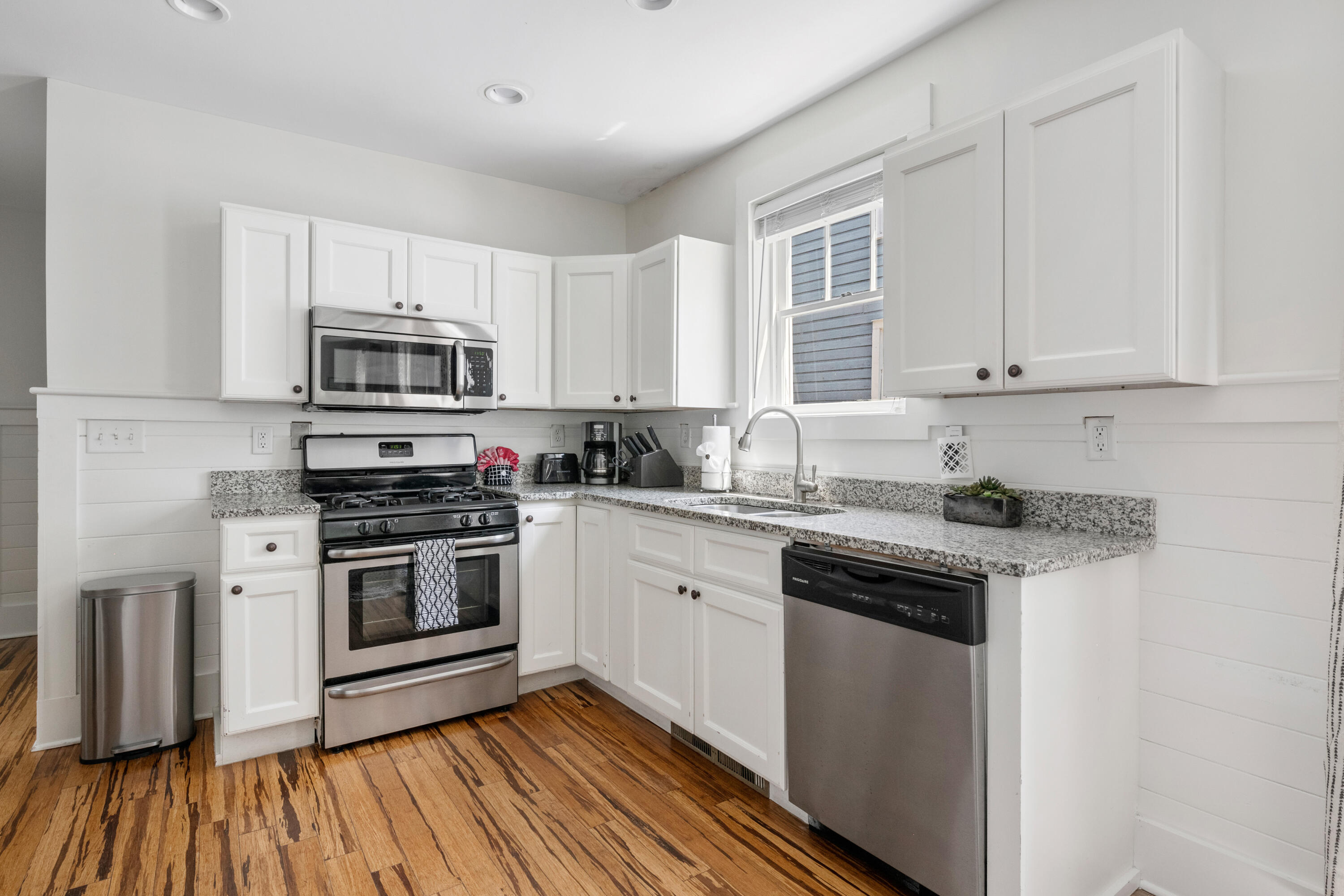 170 Spring Street Charleston, SC 29403 - Photo 8 of 41 008-170SpringSt-UnitA-Charleston-SC-2940