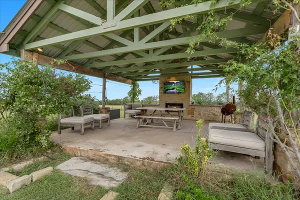 $1,200,000 | 400 Little Elpaso Ranch Road, Martindale, TX 78655