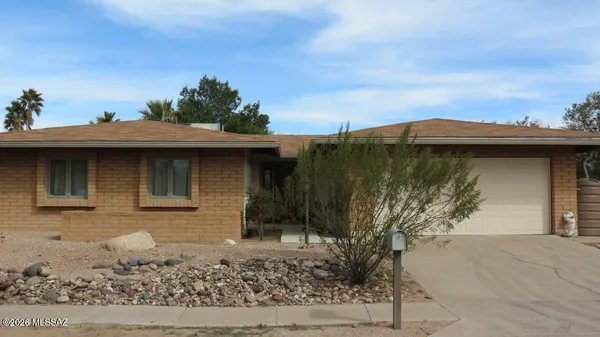 $2,095 | 2720 North Essel Drive, Tucson, AZ 85715