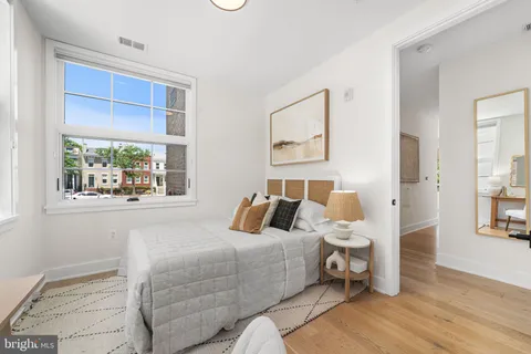$820,000 | 521 North Washington Street, Unit 101, Alexandria, VA 22314