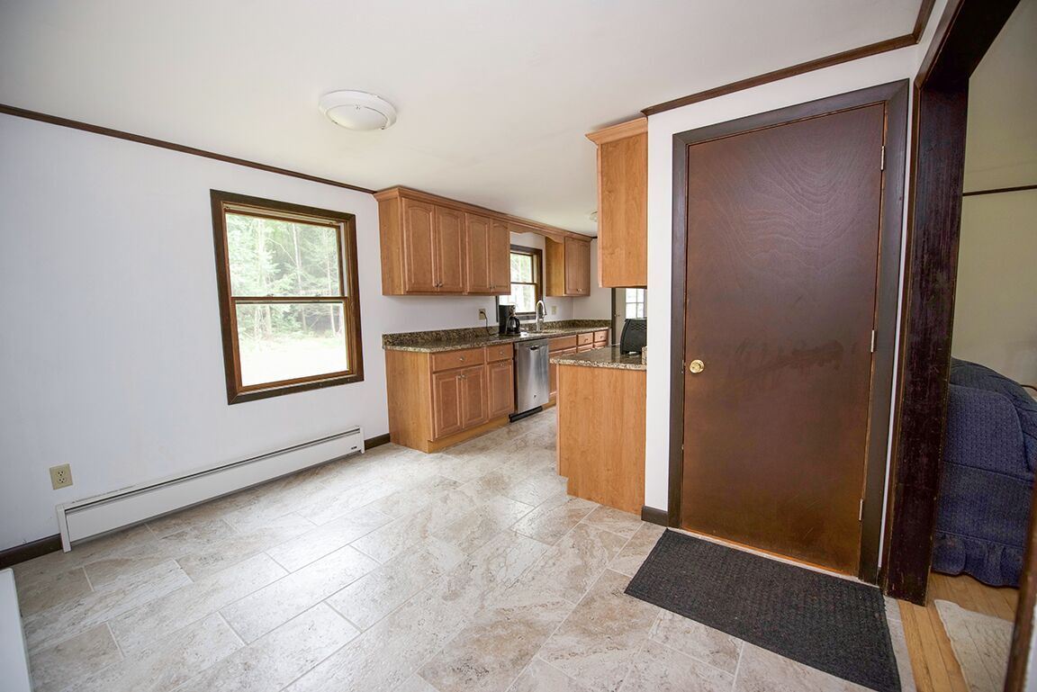 194 Long Pond Road Danville, NH 03819 - Photo 4 of 34 Gallery Image 4