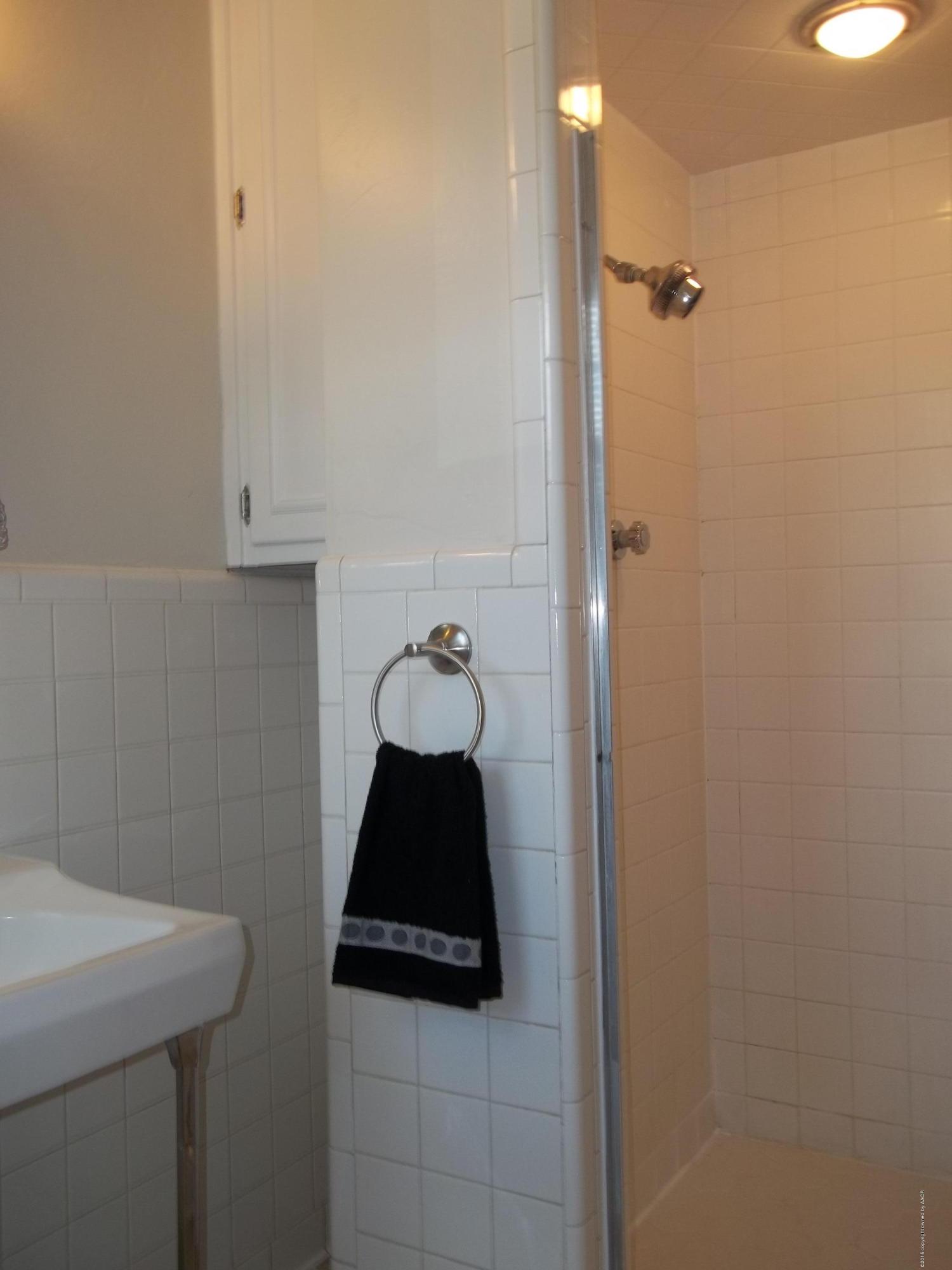 5509 Randolph Road Amarillo, TX 79106 - Photo 11 of 30 Master Bath