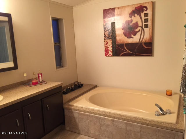 2310 Tear Road Grandview, WA 98930 - Photo 12 of 14 a bathroom with a bathtub and a sink