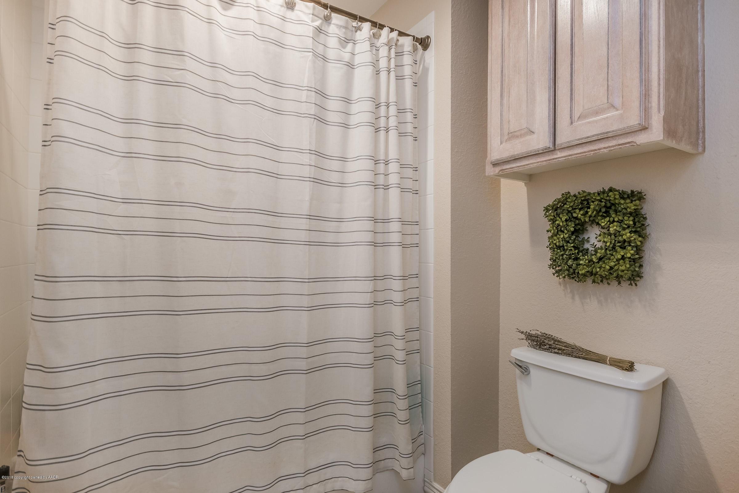 25 Cypress Point Amarillo, TX 79124 - Photo 24 of 33 023_Jack and Jill Bathroom-2