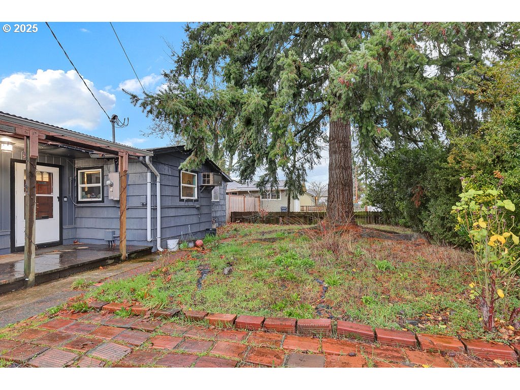 154 37th Street Springfield, OR 97478 - Photo 4 of 32