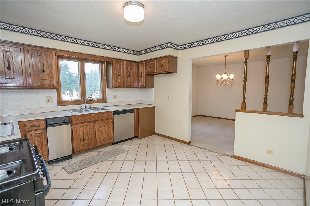 27616 Highland Road Cleveland, OH 44143 - Photo 4 of 25