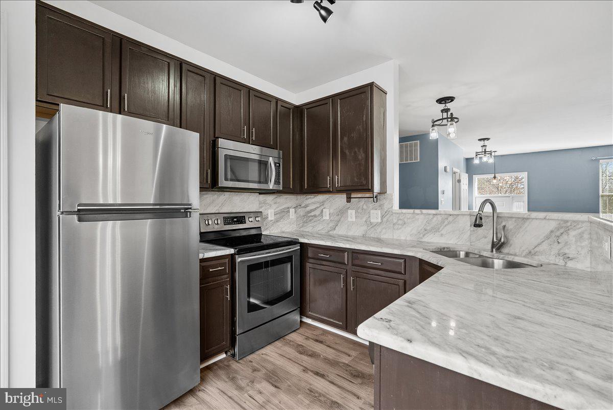 17304 Pacific Rim Terrace Dumfries, VA 22025 - Photo 18 of 61