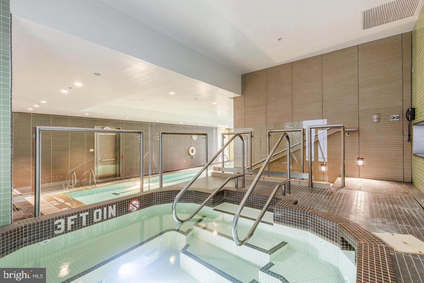 1414 South Penn Square, Unit 20B Philadelphia, PA 19102 - Photo 50 of 54 Hot Tub