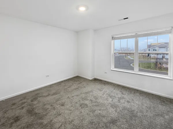 $3,000 | 1135 White Oak Court, Crystal Lake, IL 60012