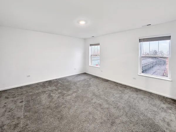 $3,000 | 1135 White Oak Court, Crystal Lake, IL 60012