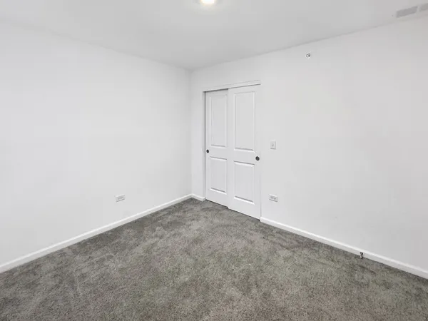 $3,000 | 1135 White Oak Court, Crystal Lake, IL 60012