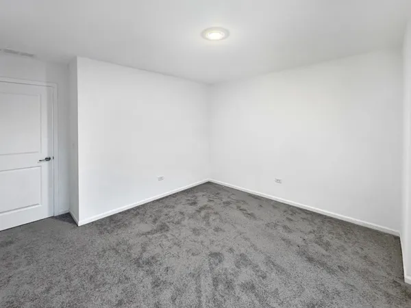 $3,000 | 1135 White Oak Court, Crystal Lake, IL 60012