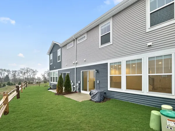 $3,000 | 1135 White Oak Court, Crystal Lake, IL 60012