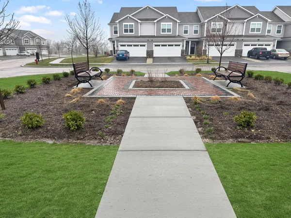 $3,000 | 1135 White Oak Court, Crystal Lake, IL 60012