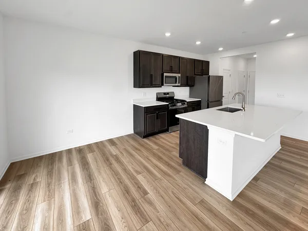 $3,000 | 1135 White Oak Court, Crystal Lake, IL 60012