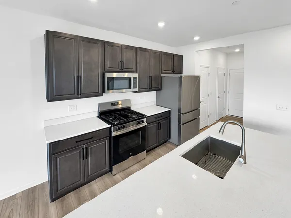 $3,000 | 1135 White Oak Court, Crystal Lake, IL 60012