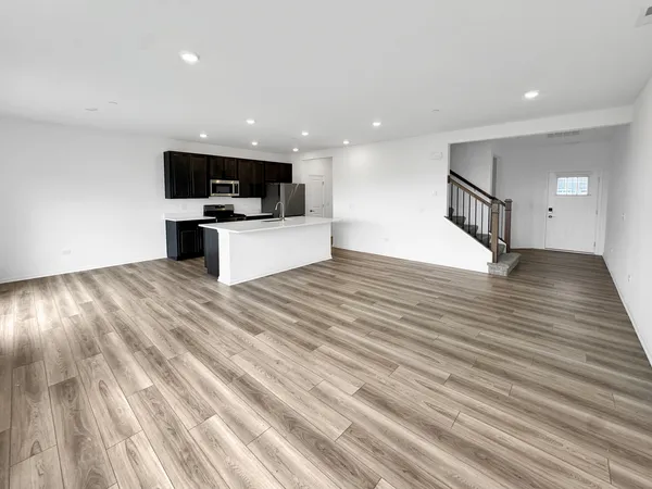 $3,000 | 1135 White Oak Court, Crystal Lake, IL 60012