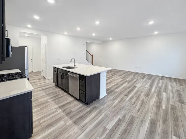 $3,000 | 1135 White Oak Court, Crystal Lake, IL 60012