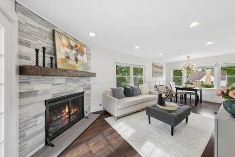 $600,000 | 304 Bryant Avenue, Glen Ellyn, IL 60137