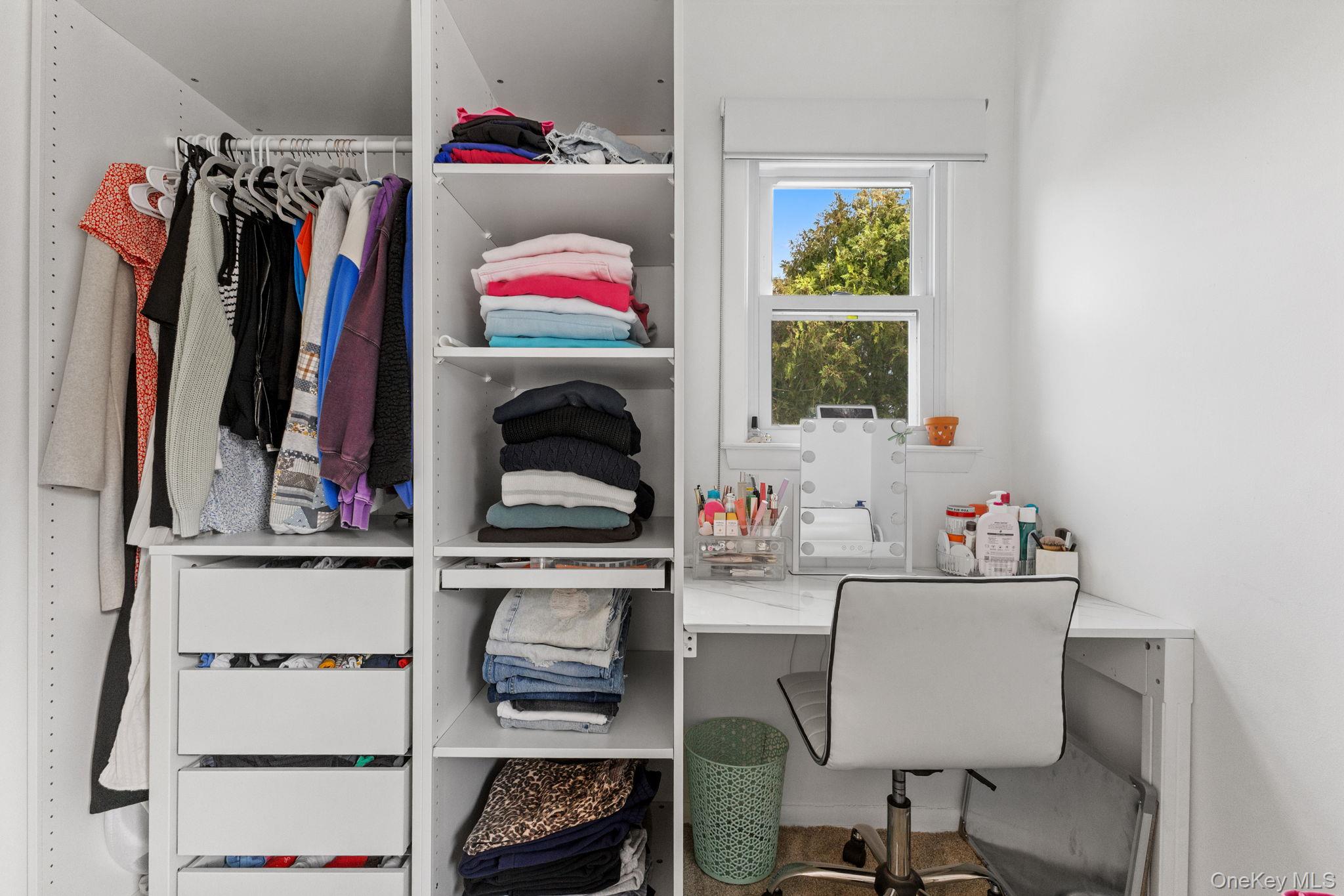 15 Meadow Place Rye, NY 10580 - Photo 17 of 39 Built-in storage/vanity area in the bedroom.