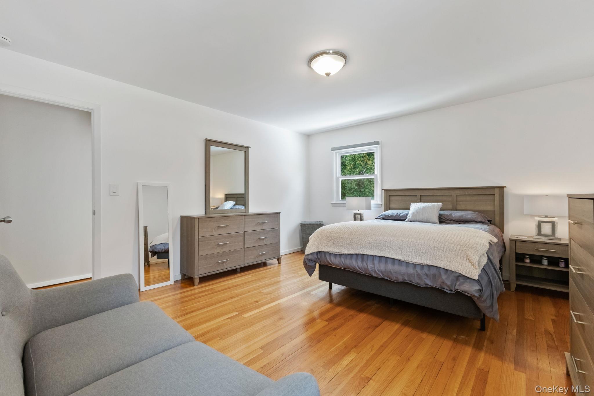 15 Meadow Place Rye, NY 10580 - Photo 22 of 39 Spacious primary bedroom with hardwood floor and ensuite bath.