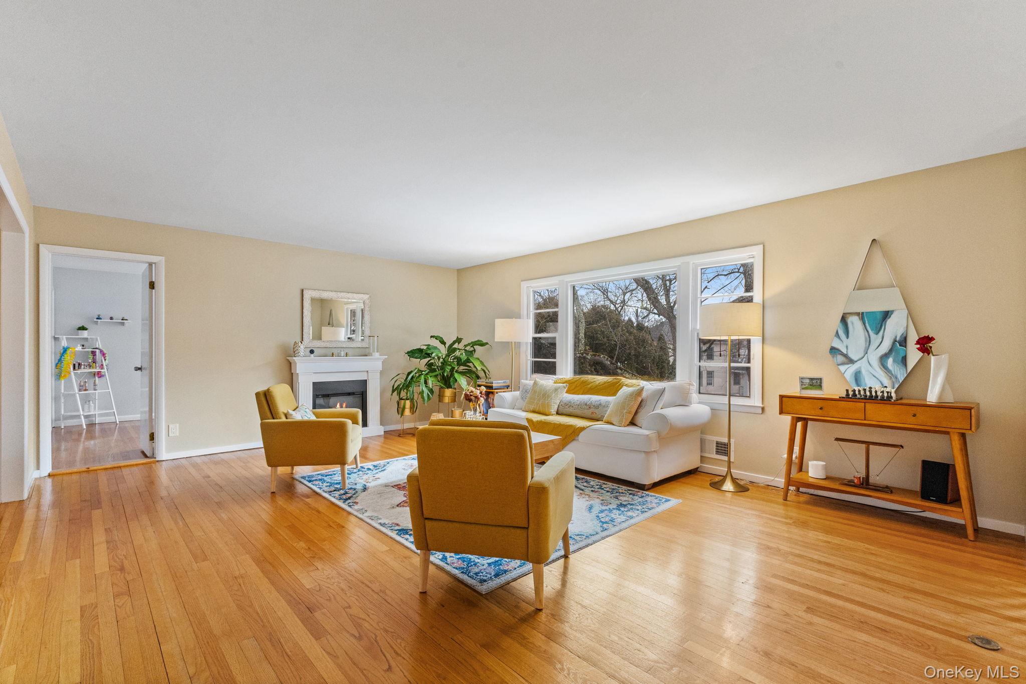 15 Meadow Place Rye, NY 10580 - Photo 5 of 39 Plenty of room for entertaining!