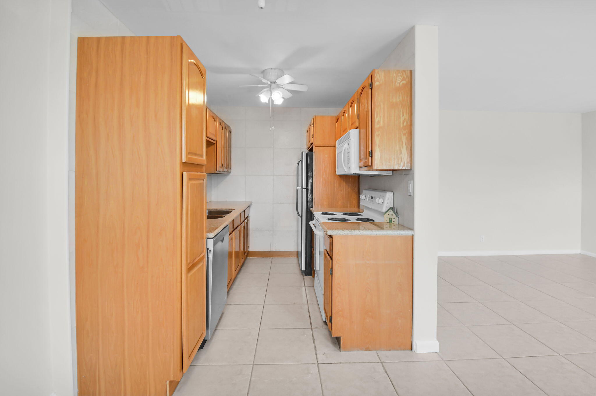 4088 Exeter Boca Raton, FL 33434 - Photo 7 of 48 Kitchen