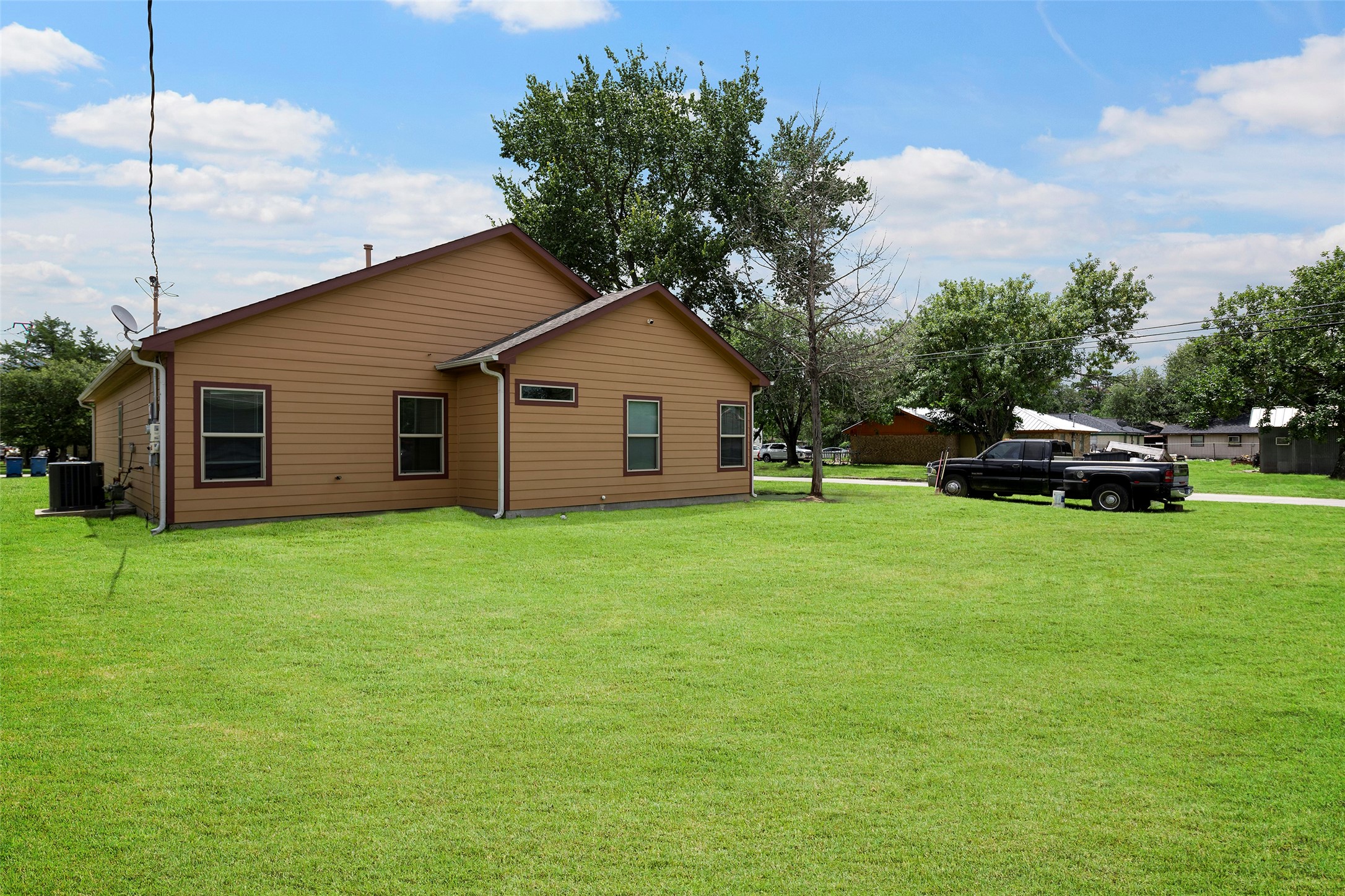 1541 3rd Street Hempstead, TX 77445 - Photo 25 of 26 a house view with a garden space
