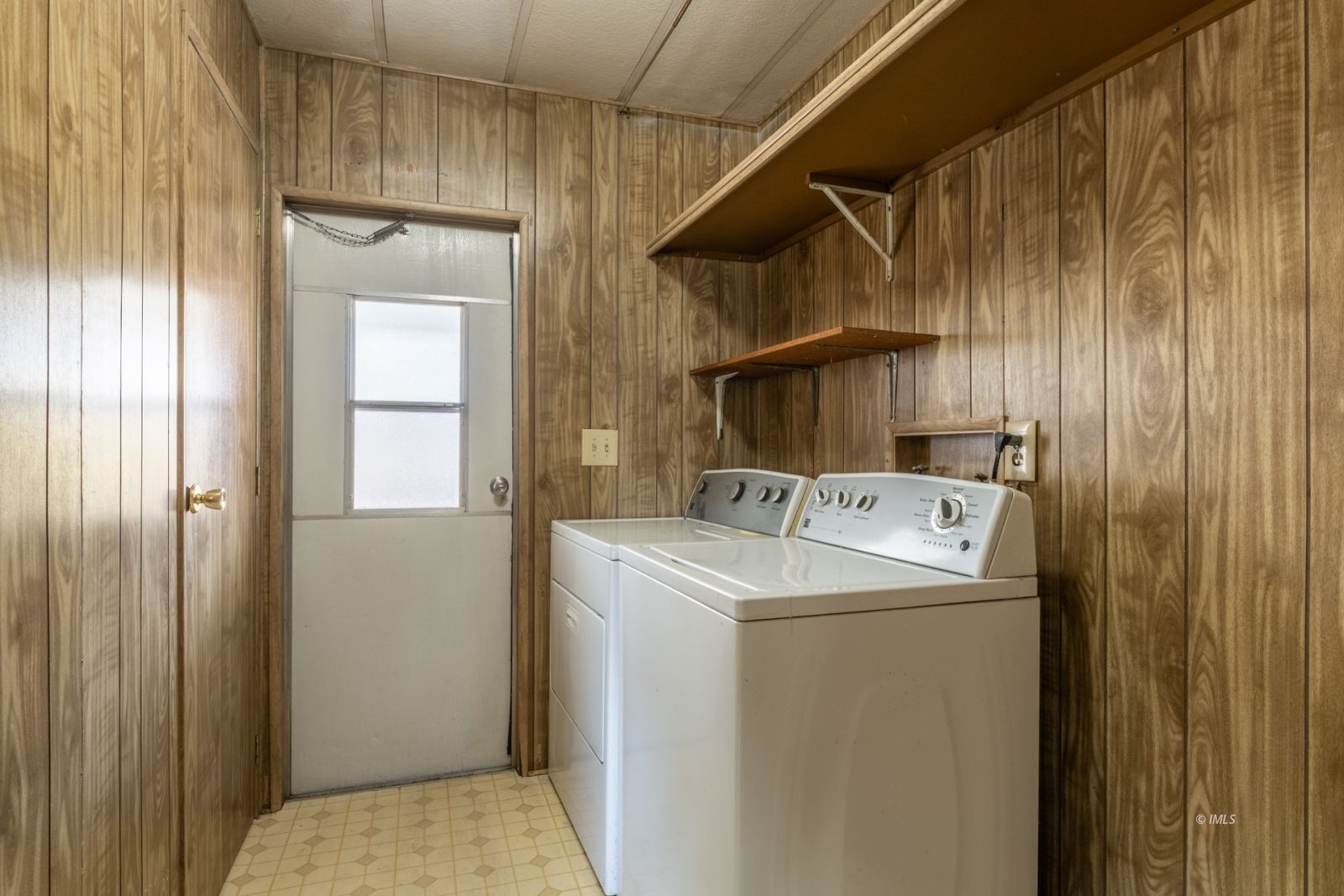 1358 MacGregor Avenue Bishop, CA 93514 - Photo 16 of 30 a utility room with dryer and washer