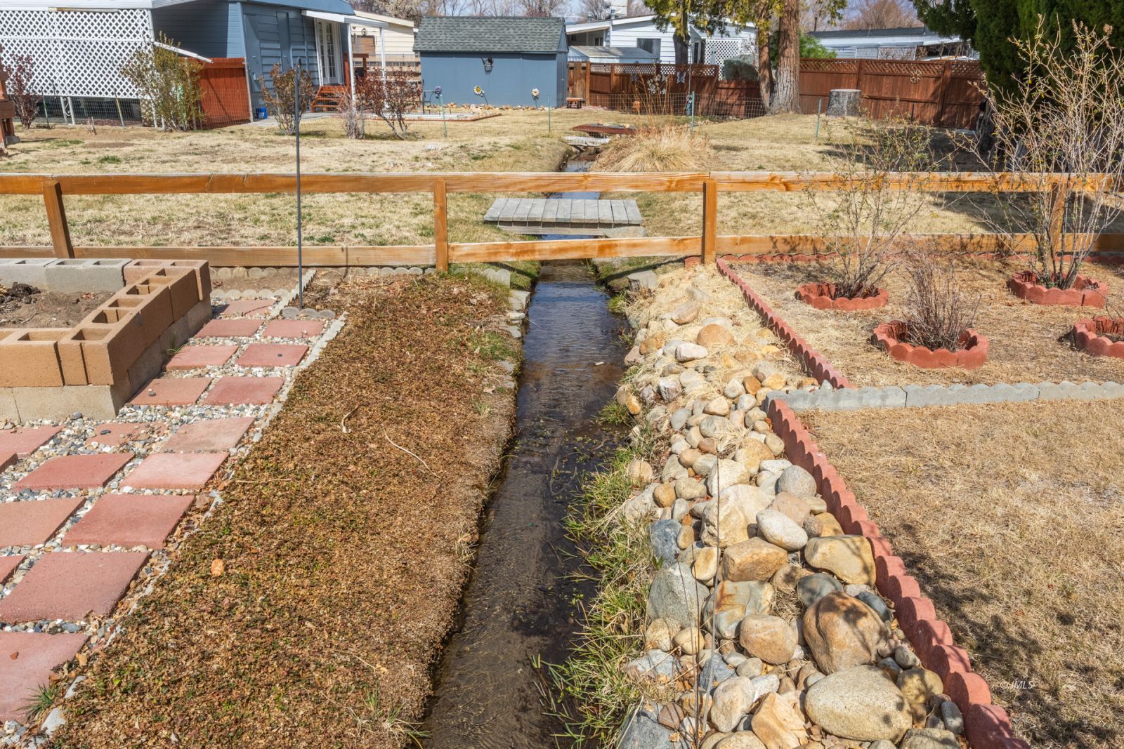1358 MacGregor Avenue Bishop, CA 93514 - Photo 28 of 30 a view of a swimming pool