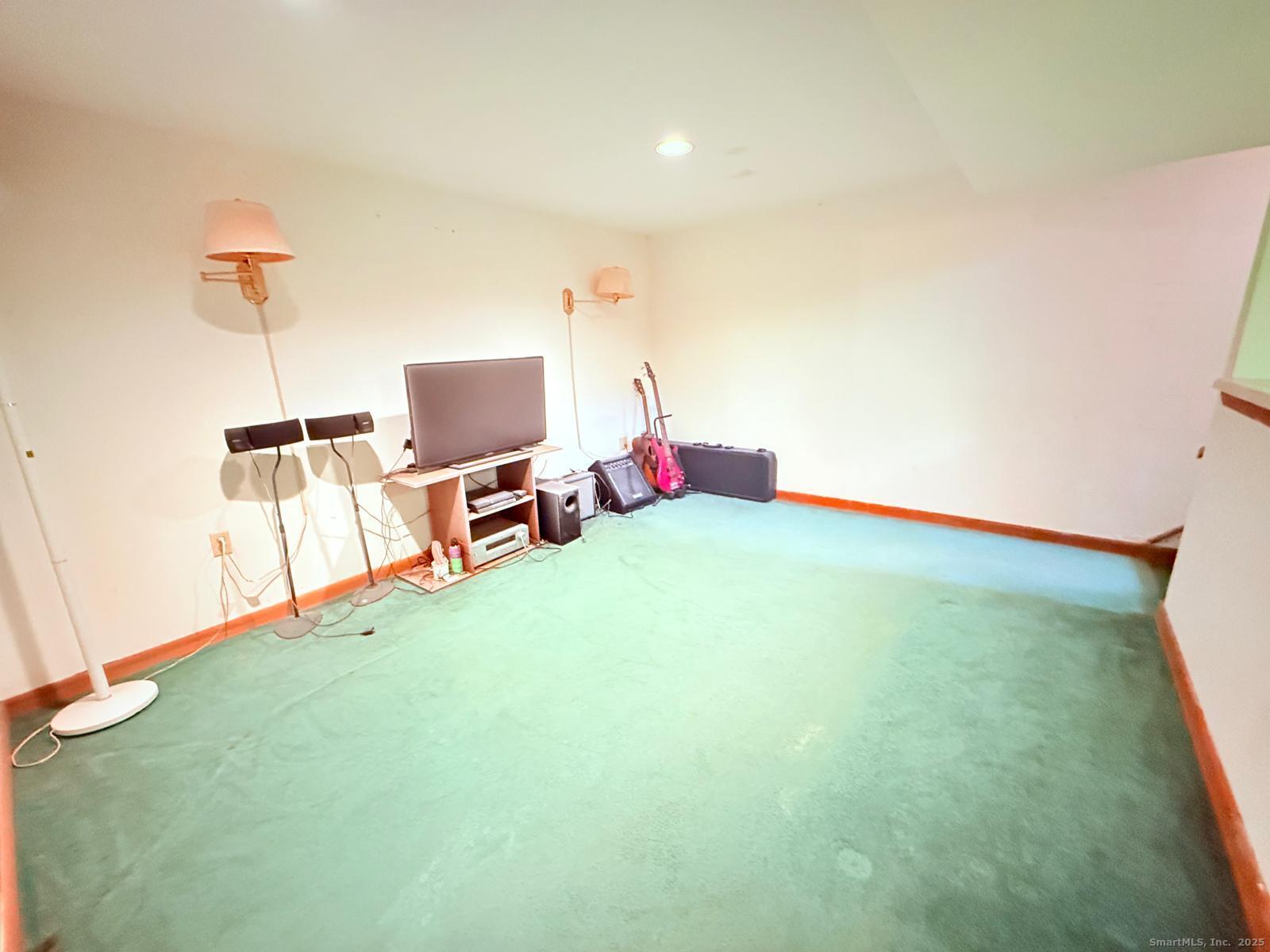 12 Chester Drive Windsor Locks, CT 06096 - Photo 3 of 18