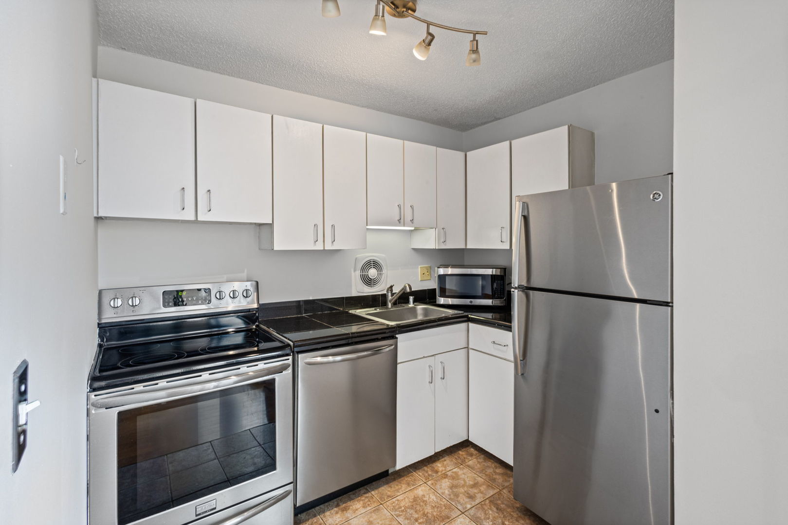111 West Maple Street, Unit 1807 Chicago, IL 60610 - Photo 16 of 36