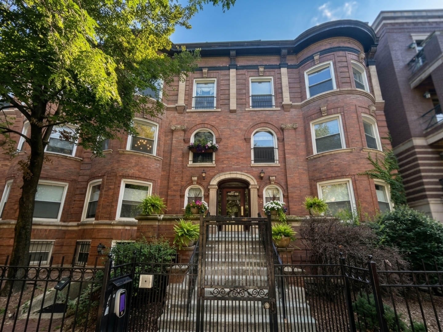 4053 North Sheridan Road, Unit 3 Chicago, IL 60613 - Photo 1 of 1 Gallery Image 1