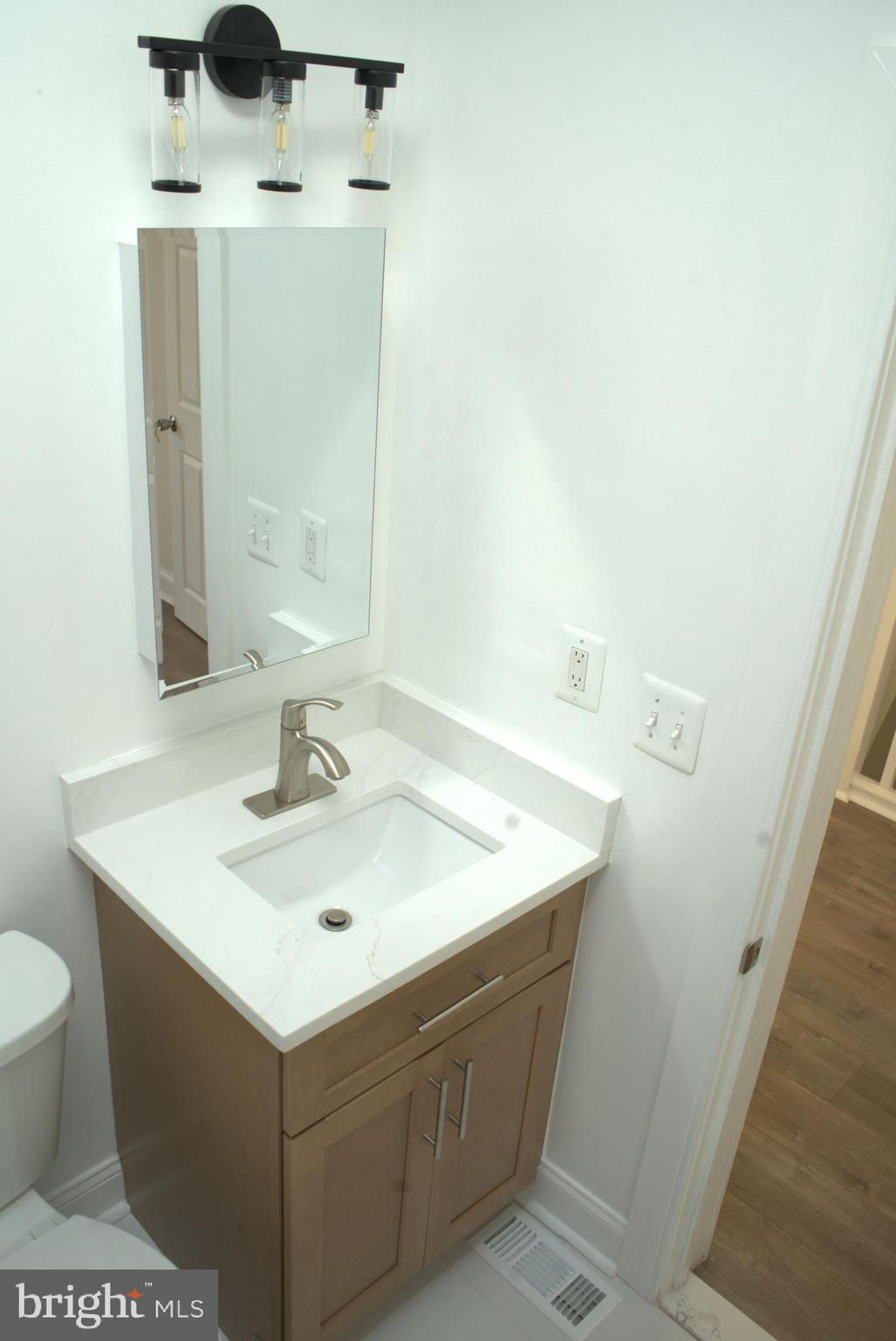 117 South Wickham Road Baltimore, MD 21229 - Photo 63 of 121 Bath3