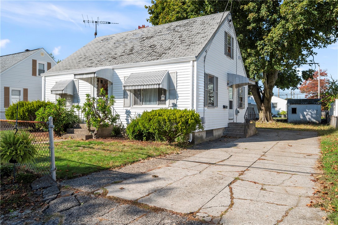 84 Farrell Street Pawtucket, RI 02861 - Photo 2 of 24